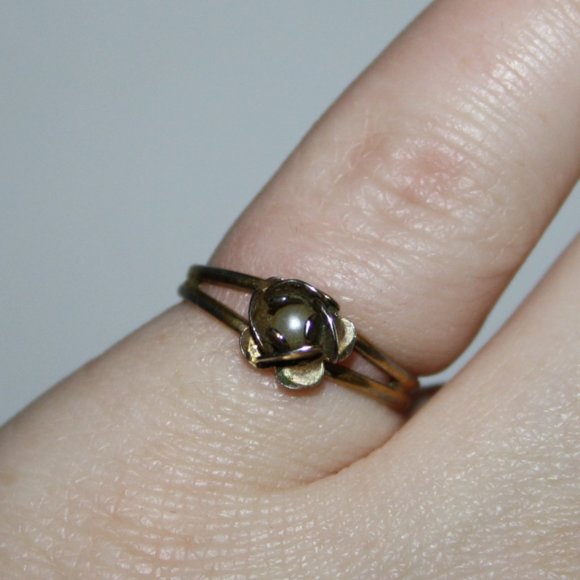 Vintage gold and pearl rose ring adjustable